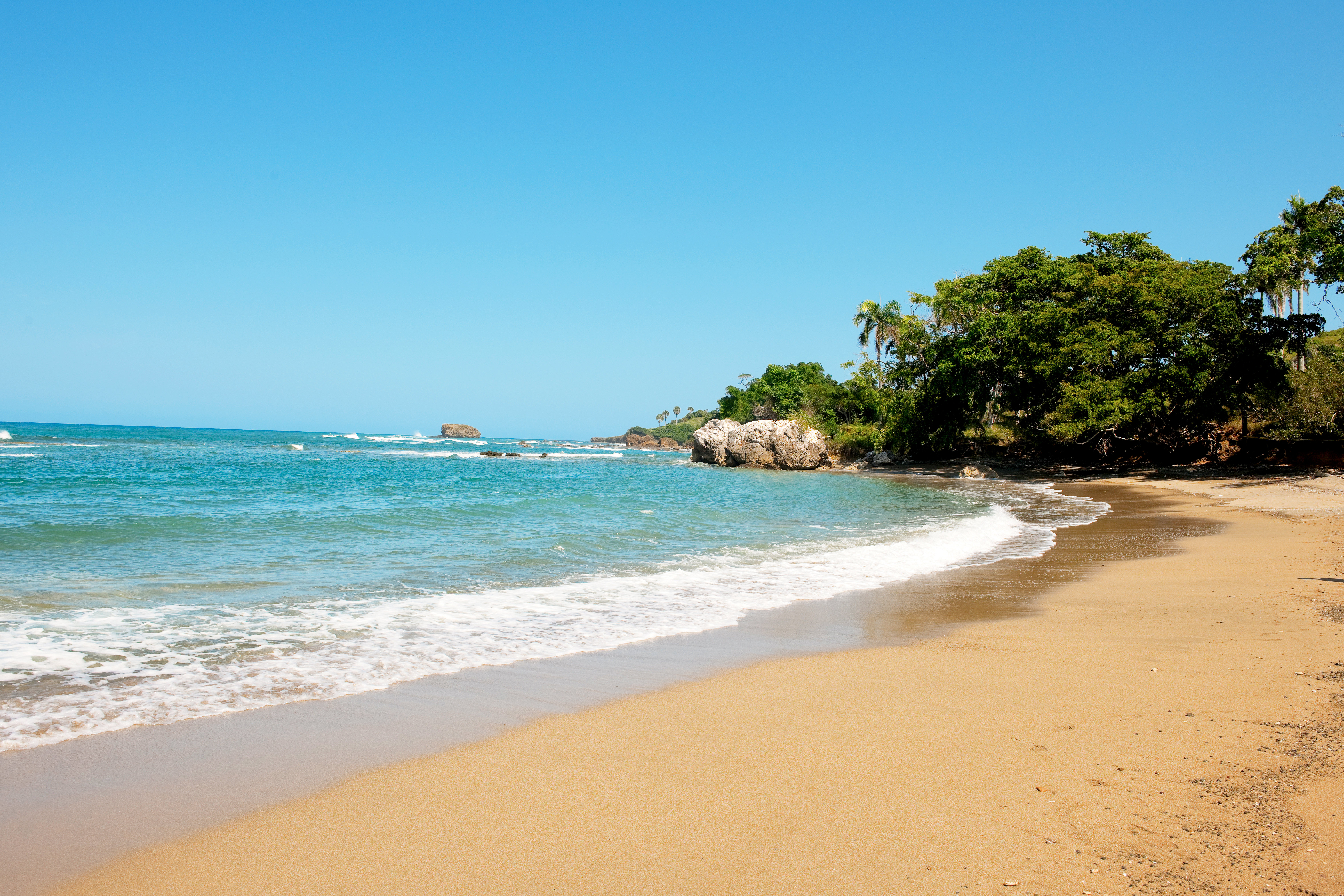 Strand en Baai van Bahia de Maimon nabij Hotel Santo Domingo