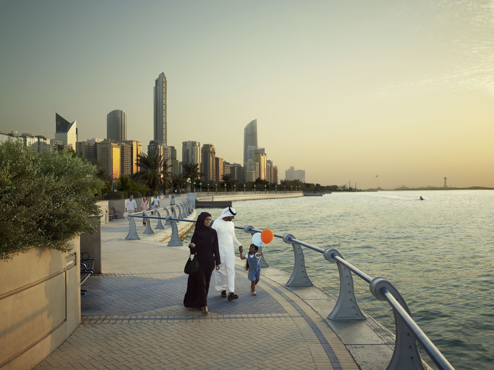 Stadszicht en zeezicht over de baai van Abu Dhabi - Reisverhalen